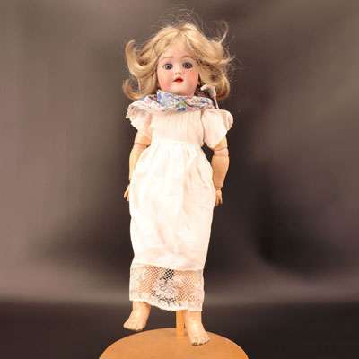 Handwerck德国头瓷娃娃张开嘴无耳洞。