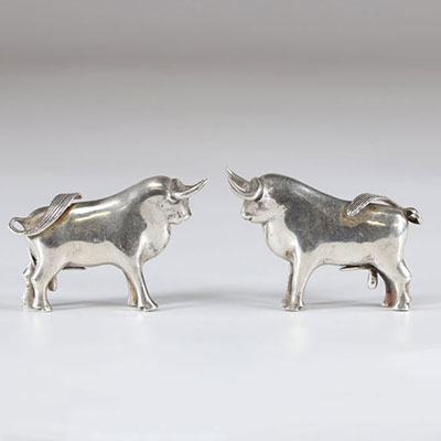 Pair of silver bulls