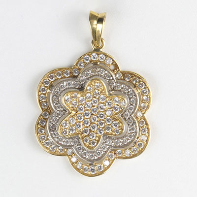 Gold pendant (18k) paved with diamonds