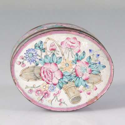 boîte en émail chine d'époque Qing à décor floral