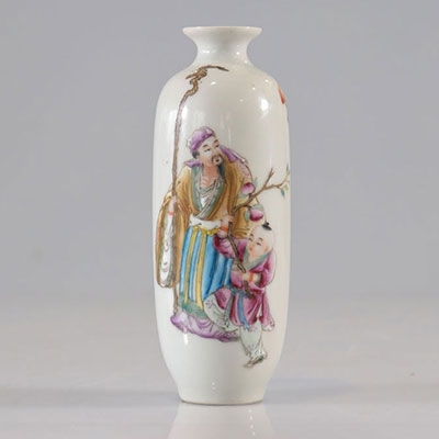 Chine vase en porcelaine famille rose époque marque Qianlong