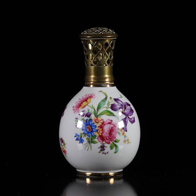 France Lampe Berger Tharaud en porcelaine décor de fleurs 20ème 
