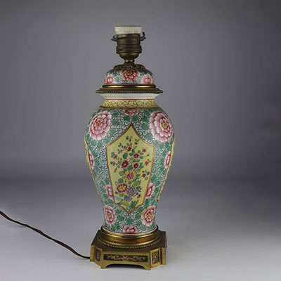 France lampe en porcelaine de Desvres 1900