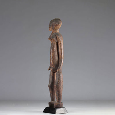 Statue Karaboro-Statue Karaboro or Gouin (Burkina Faso). Clear patina. First half of the XXth Century. Height without base: 17.5 cm.