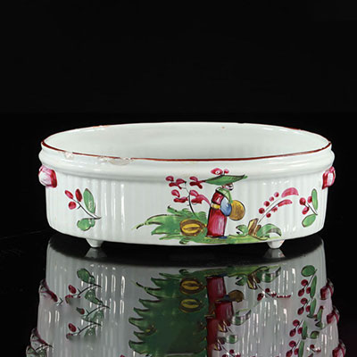 Les Islettes France Bowl decorated with standing Chinese. 19th