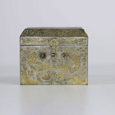 Engraved and gilded metal box, India XIXth