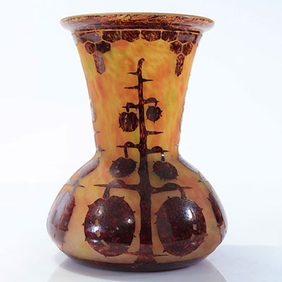 The imposing French glass vase with maroniers