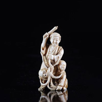 Japan Netsuke in ivory carved with two figures knocking out an octopus Meiji period 1900