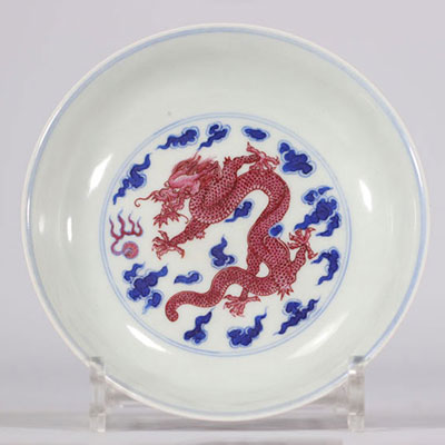 Blue and white dish with ruby enamel decorated with a dragon with Jing Wei Tang Zhi mark from 18th century