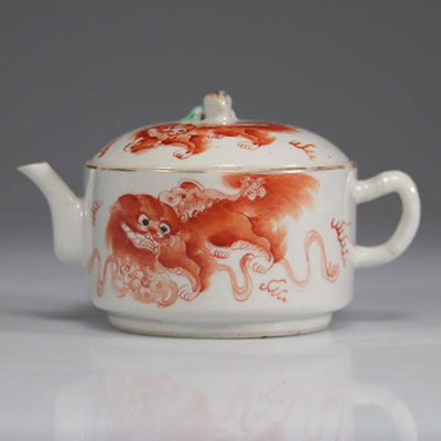 Chinese porcelain teapot decorated with 