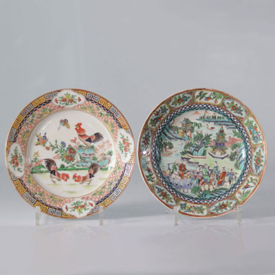 Assiettes en porcelaine de chine décor de coqs et personnages