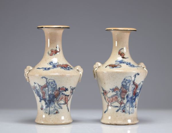 Paire de vases en porcelaine de Nankin rare décor de Shou-Lao et daim XIXème