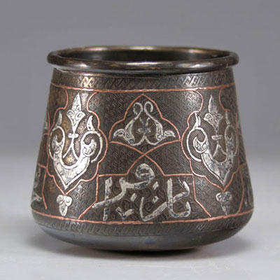 Art Islamique 2 bols damasquinés ornés d'inscriptions incrustés d'argent XIXème