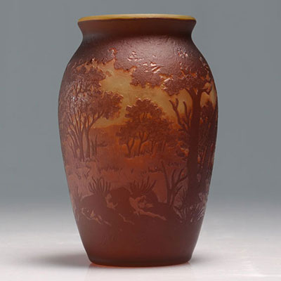 D'ARGENTAL - Vase en verre multicouche à décor de paysage