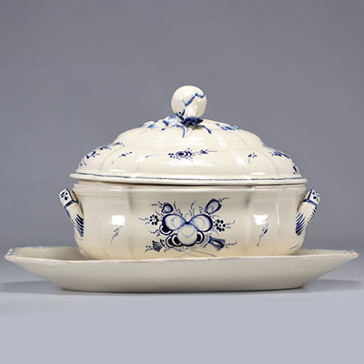 Boch Luxembourg covered soup tureen and tray fine earthenware  from 18th century