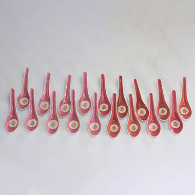 Spoons (18) in Chinese famille rose porcelain