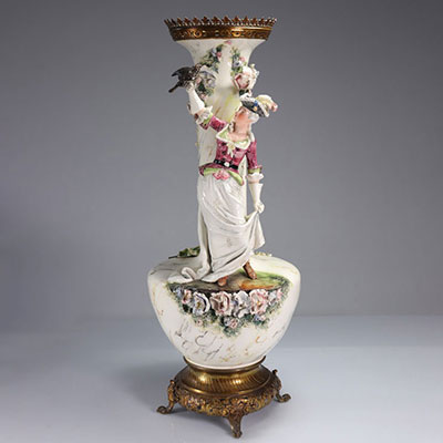 Imposant vase en porcelaine vers 1900