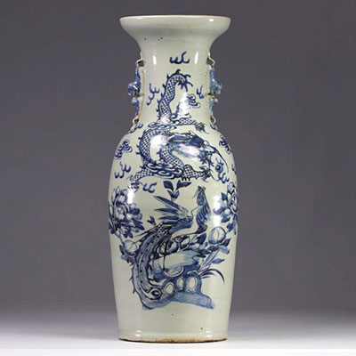 Vase en porcelaine de chine à décor de dragons et de phénix du XIXe siècle