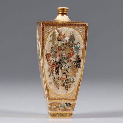 Japan Satsume fine earthenware vase decorated with Meiji characters