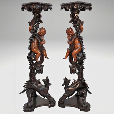 Imposante paire de sellettes (1m63) en bois sculpté d'anges et dragons XIXème
