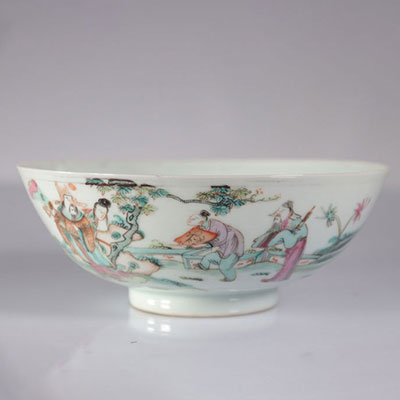 China famille rose porcelain bowl decorated with 19th century characters