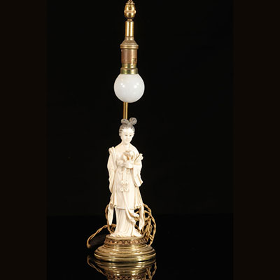 China - Bronze lamp decorated with a Chinese ivory sculpture 1900