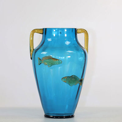 Vase en verre japonisant , application de poissons , probablement August Jean , France , vers 1880