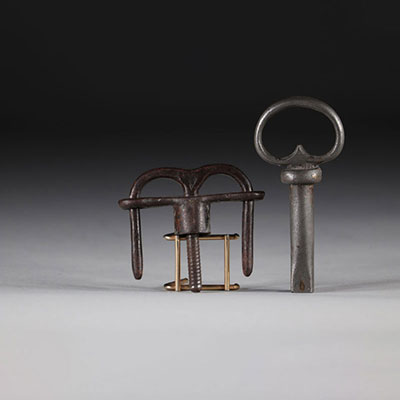 Curiosity object handcuffed with iron fingers 19th