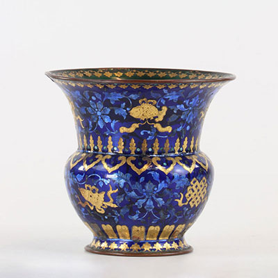 China Korea enamel vase on blue background enhanced with gold 19th (small stroke)