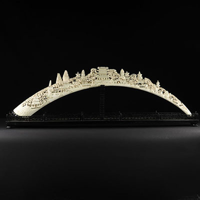 Chine Exceptionnelle sculpture en ivoire de Canton (longueur défense 1m40) 19ème