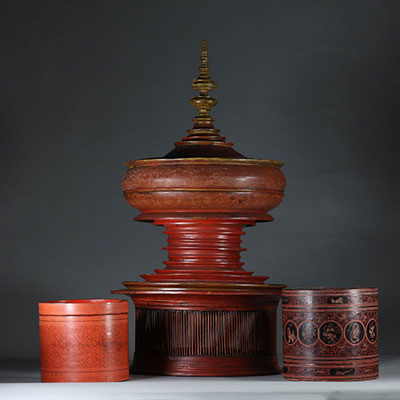 Chine Inde lot composé de 2 boîtes et vase couvert et un socle 19/20ème