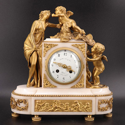 Pendule en marbre et bronze Louis XVI 
