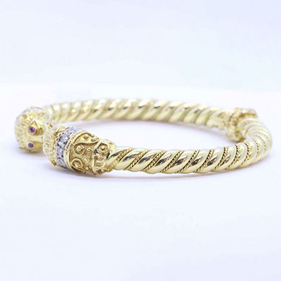Bracelet contemporain en or jaune 18 carats, serti de diamants et de rubis