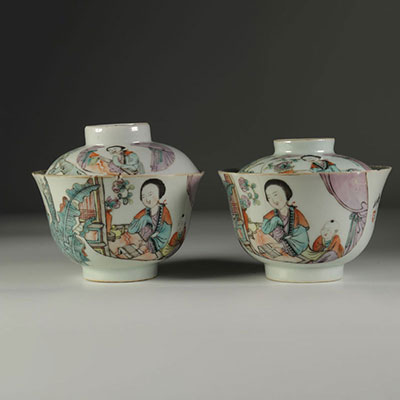 Paire de bols en porcelaine,Chine vers 1900.