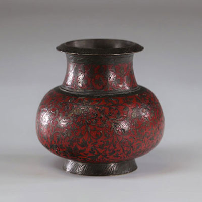 Syrie ancien vase avec incrustations floral
