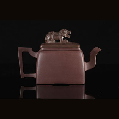 十八世纪中国茶壶宜兴茶壶，背面有标