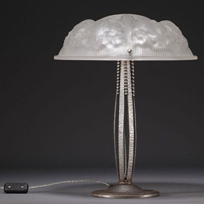 MULLER frères Lunéville - Art Deco lamp, sandblasted glass dome decorated with fruit, base decorated with pearls.