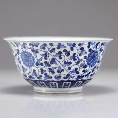 Bol en porcelaine bleu blanc à décor de style Ming marque double cercles