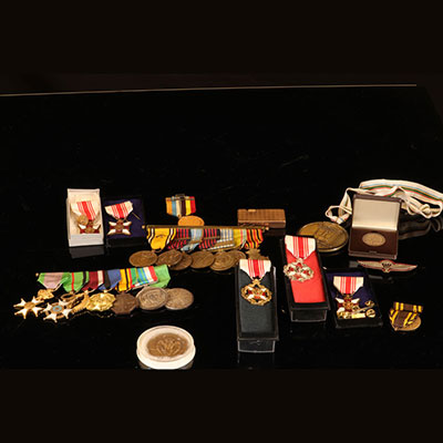 Lot de médailles militaires seconde guerre mondiale, guerre de Corée et croix rouge