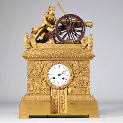 Rare clock representing Napoleon at the battle of Montereau with his cannon, surrounded by two eagles with spread wings