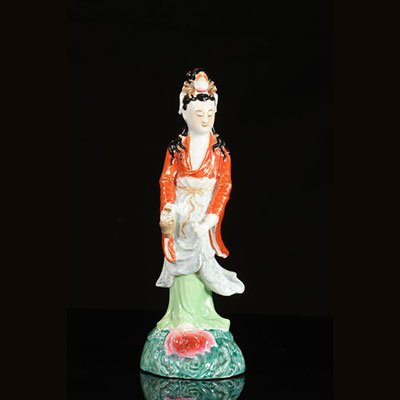 Chine - Statue en porcelaine de chine jeune femme
