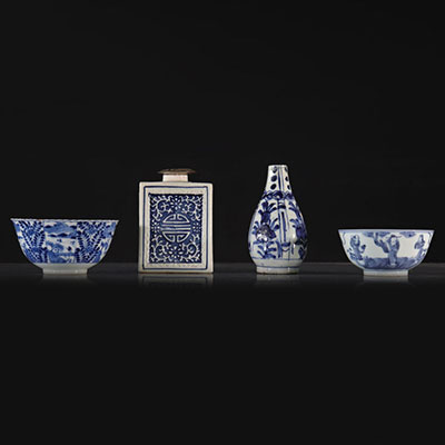 Set of 4 blanc-bleu Chinese porcelains