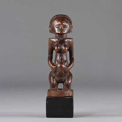 Luba Shankadi, DRC, female statuette, generous scarified belly representing fertility. Wood, old patina of use.