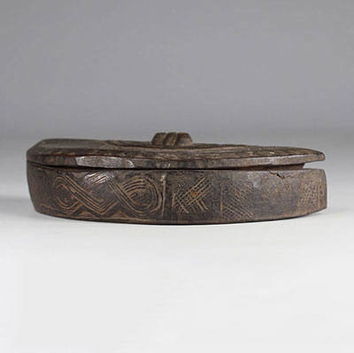 Belle boite à tukula Kuba - belle patine d'usage - début 20ème ancienne collection P.d'Artevelle - RDC - Afrique