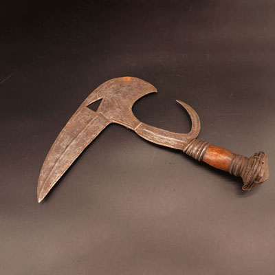 Couteau de jet Kota du Gabon tête d’oiseau « Osélé » collecté début du siècle