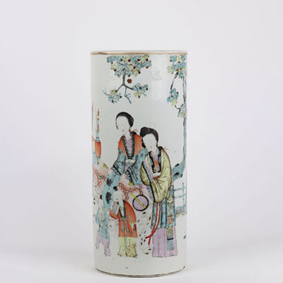 Chine pot à pinceaux en porcelaine à décor de personnages 19ème