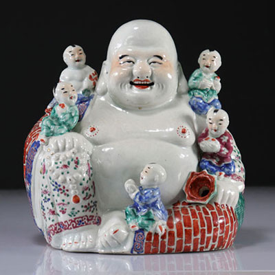 Bouddha en porcelaine famille rose