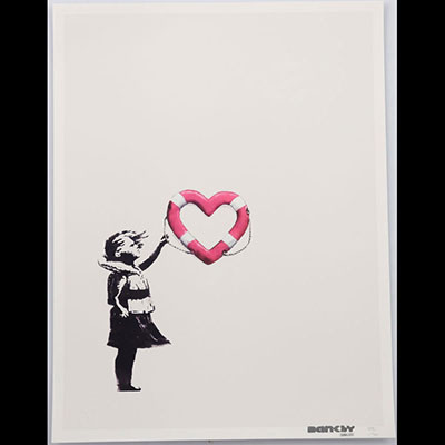 Banksy (d'aprés) Sérigraphie polychrome d'aprés Banksy - Fille avec flotteur en forme de coeur sur fond rose