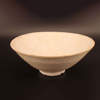 Song Glaze porcelain bowl with white glaze