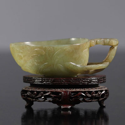 Chine coupe libatoire en jade vert d'époque Qing